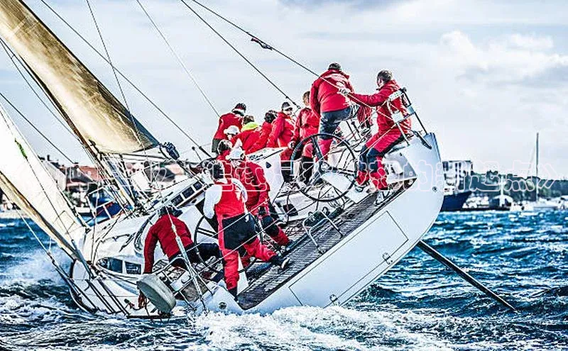 爱游戏平台手机网页版遥望科技《初中毕业：追逐足球梦想的新起点》